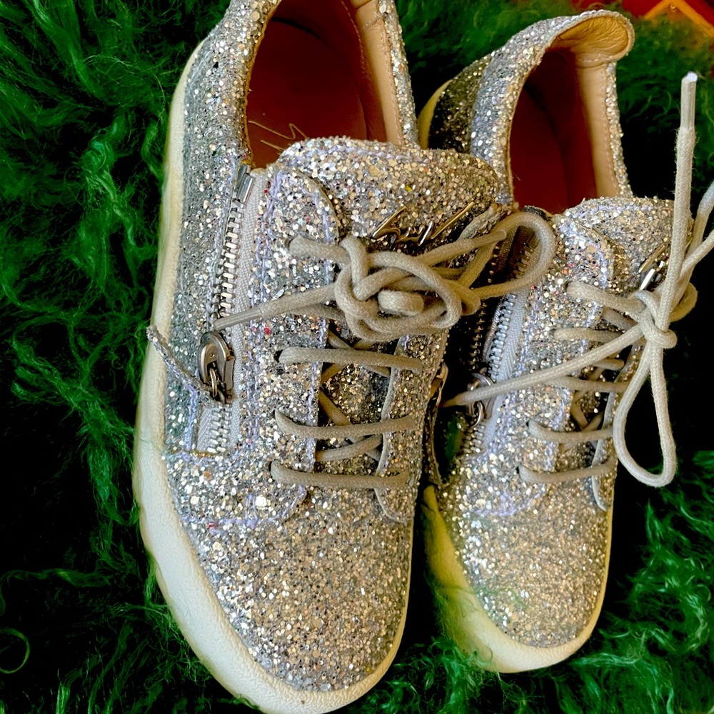 Tennis shoes Giuseppes